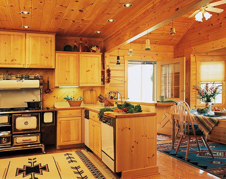 Кухня в деревянном доме из брус