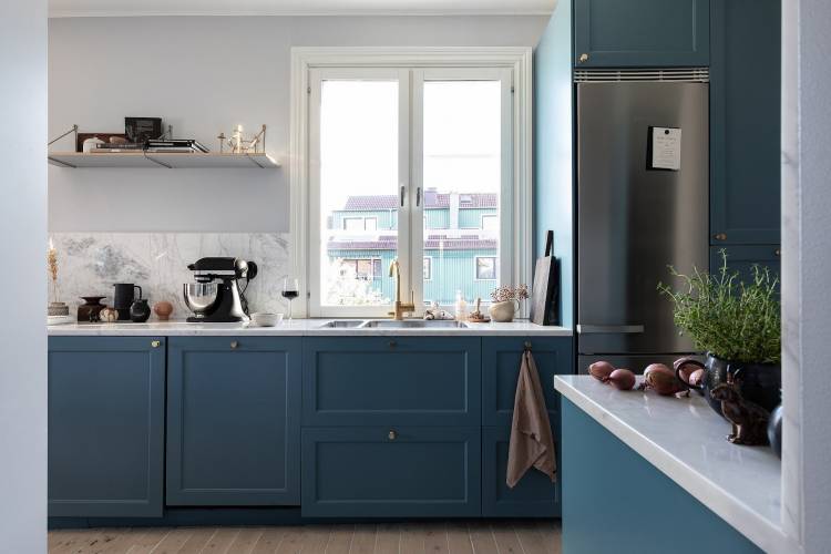 Кухня в скандинавском стиле голубая
