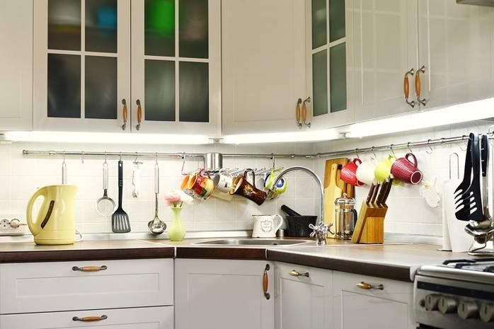 Дизайн как хранить кухонную утварь на маленькой кухне (фото)