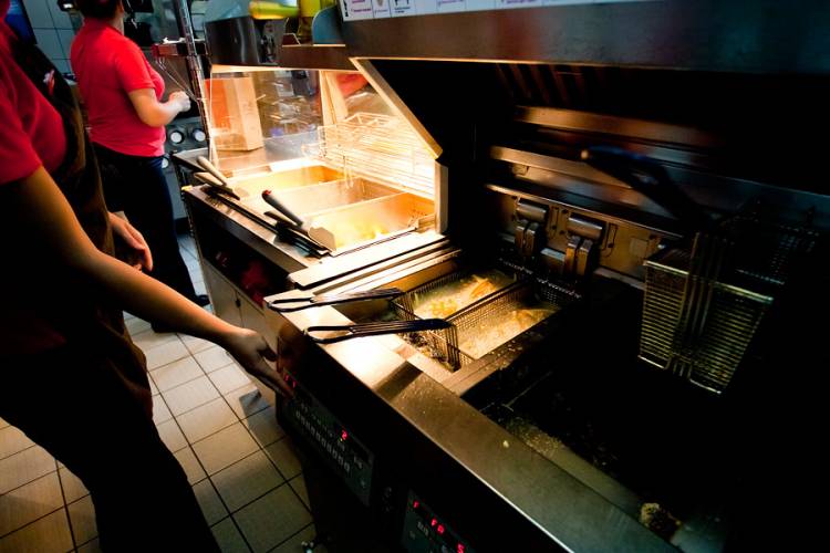 Макдоналдс» открыл в России «тёмную кухню»