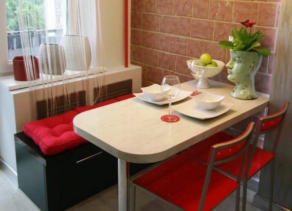 Кухонные столы для маленькой кухни