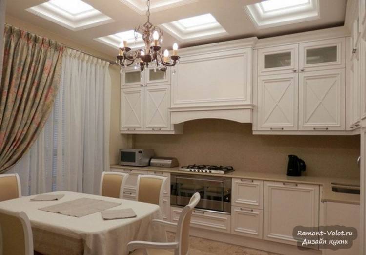 Дизайн классической белой кухни в квартир