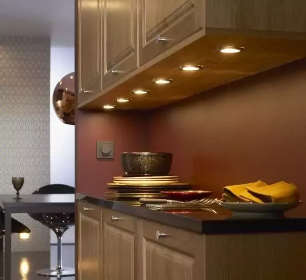 Рабочее и декоративное освещение на кухне (идеи с фото)