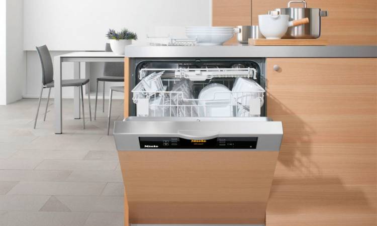 Встраиваемая посудомоечная машина в интерьере кухни
