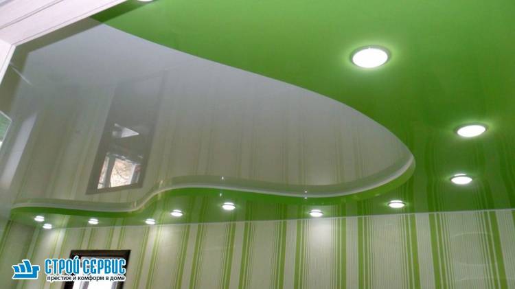Зеленый натяжной потолок на кух