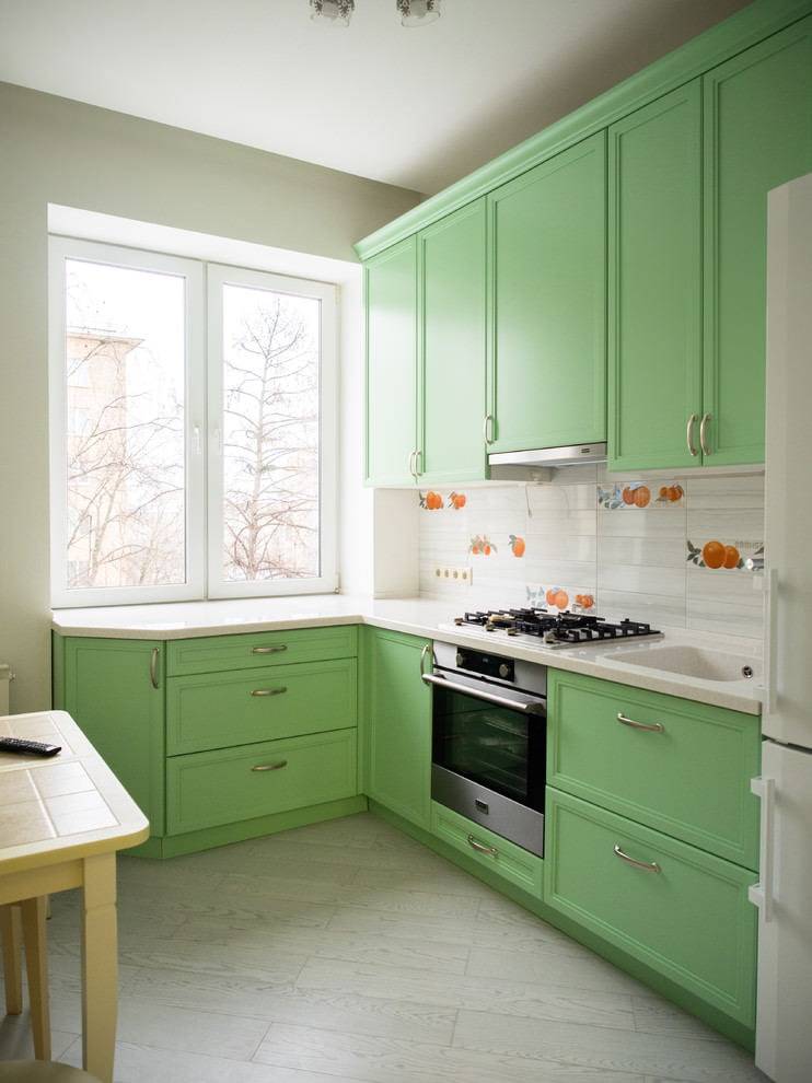 Зеленый кухонный гарнитур в интерьер