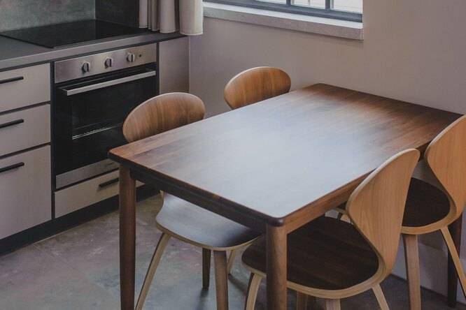 Дизайн компактных столов для маленькой кухни по бюджетным ценам