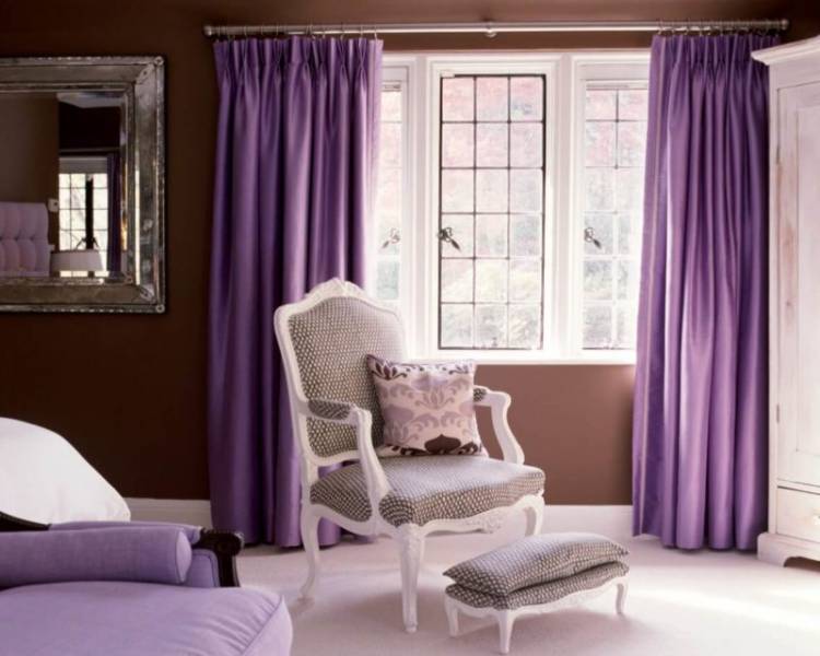 Фиолетовые шторы в интерьер