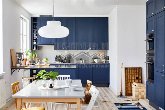 Синяя кухня в минималистичном скандинавском стиле