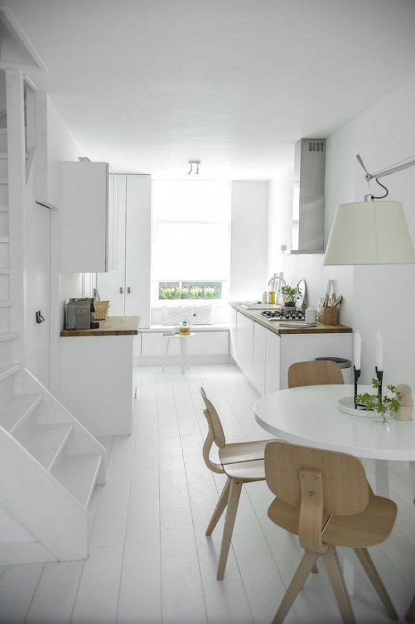Белая кухня в интерьер