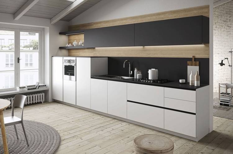 Белая кухня с черным цоколем: 65 фото в интерьере