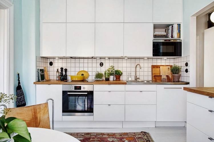 Белая глянцевая кухня с деревянной столешницей в современном стиле: 46 фото дизайна