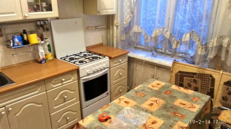 Дизайн маленькой кухни без холодильника окно слева: 60 фото дизайна