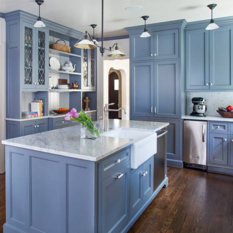 Кухонный гарнитур в серо голубом цвет