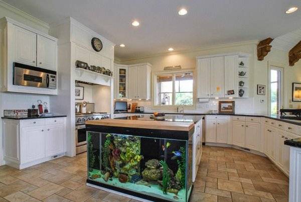 Красивые аквариумы вместо унылых кухонных столов