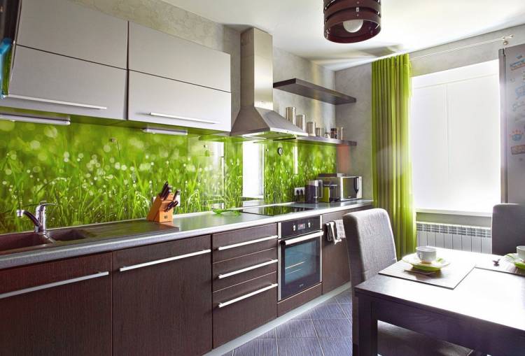 Дизайн кухни с зеленым фартуком