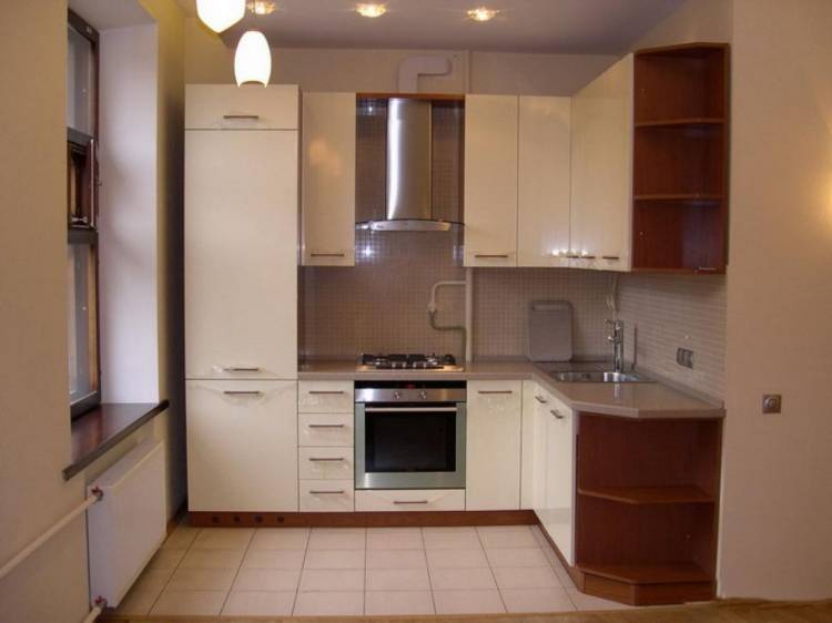 Встроенных кухонь в малогабаритных квартирах