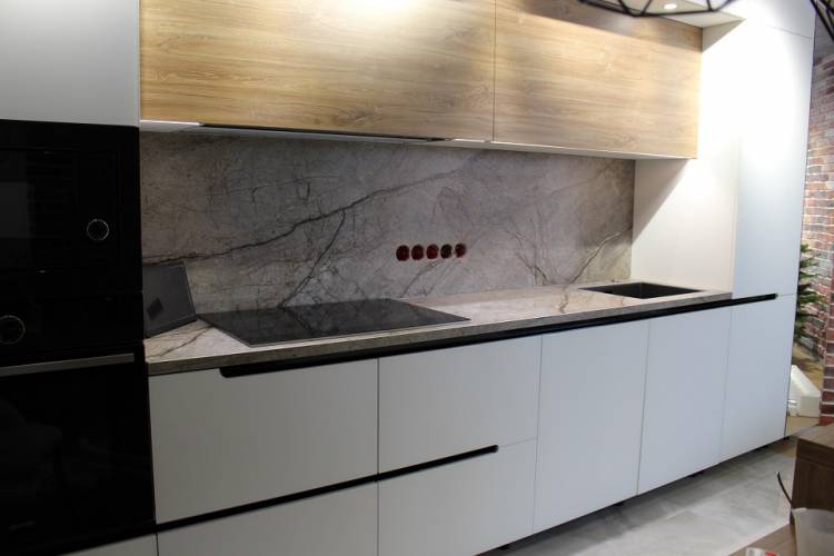 Белая кухня с серой столешницей под бетон: 112 фото дизайна