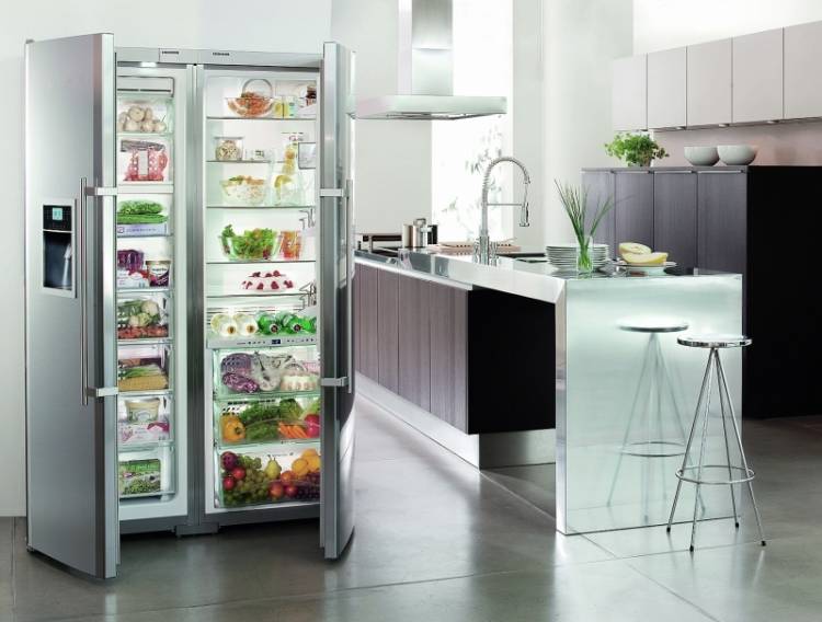 Холодильник сайд бай сайд в интерьере кухни