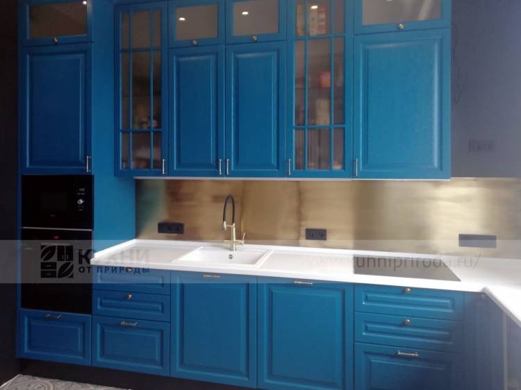 Синяя кухня из массива дерева Мил