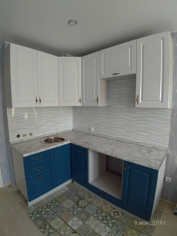 Бело синяя кухня Гранд в Сертолов