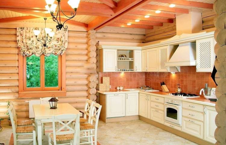 Кухня в деревянном дом
