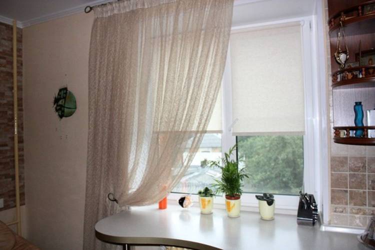 Как правильно выбрать рулонные шторы на кухню, уход за кухонными шторами