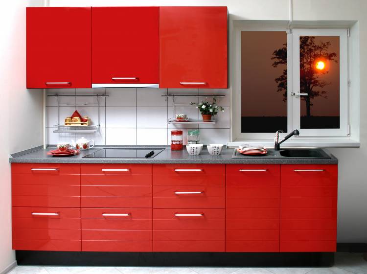 Красно-белая и красно-черная кухня в интерьер
