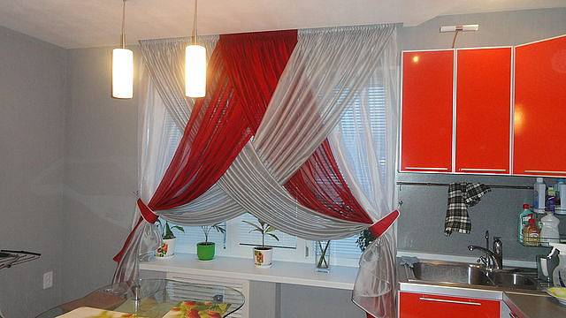 Занавески и красивые асимметричные шторы для кухни