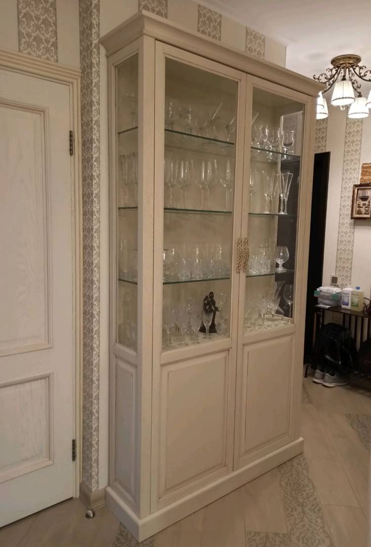 Дизайн Шкаф для посуды со стеклянными фасадами в интернет