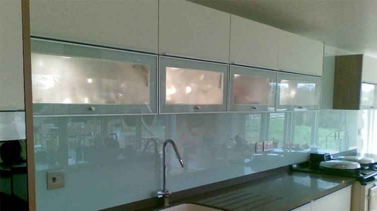 Стеклянные фасады для кухни из закаленного стекл
