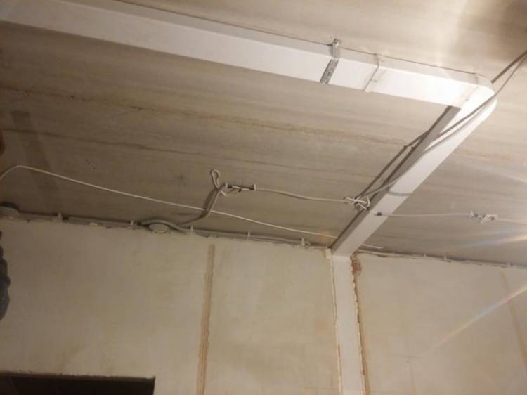 Как спрятать трубу для вытяжки на кухне под натяжной потол